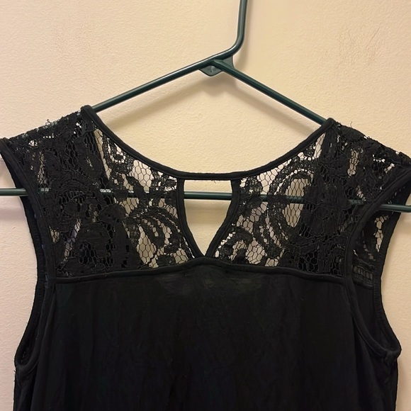 Maurices Black sleeveless crochet ruffle blouse size medium - Picture 4 of 13